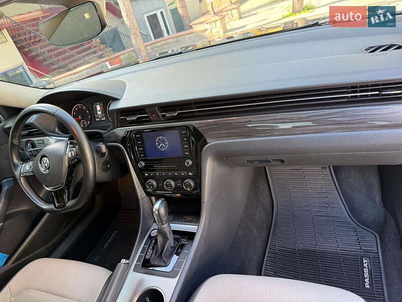 Седан Volkswagen Passat 2020 в Тернополі