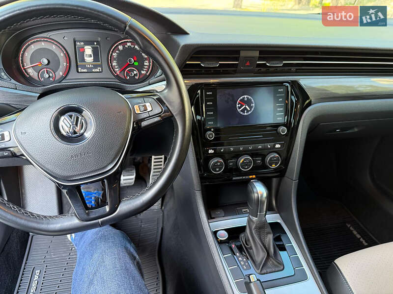 Седан Volkswagen Passat 2020 в Тернополі