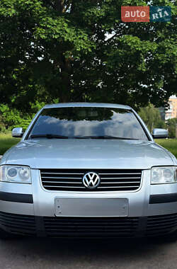 Седан Volkswagen Passat 2000 в Ровно