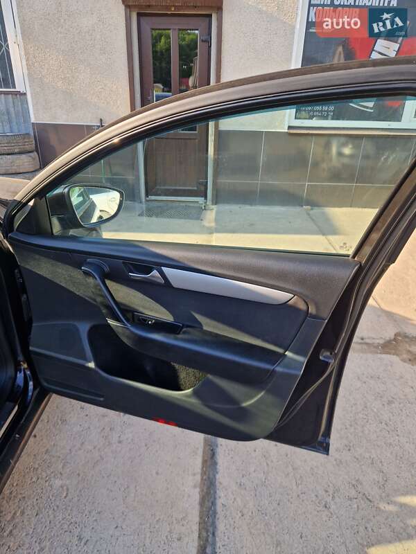 Універсал Volkswagen Passat 2012 в Гусятині