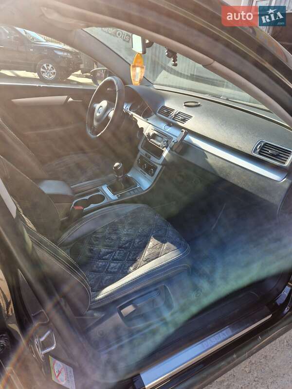 Універсал Volkswagen Passat 2012 в Гусятині