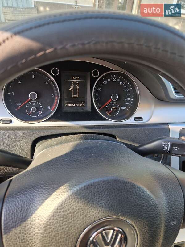 Універсал Volkswagen Passat 2012 в Гусятині