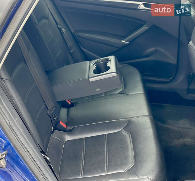 Седан Volkswagen Passat 2017 в Днепре