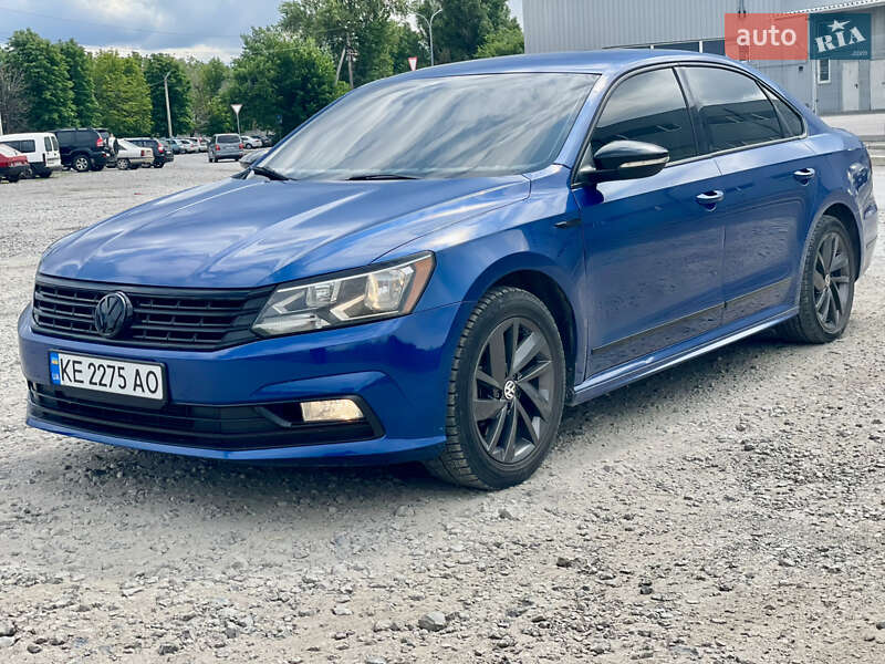 Седан Volkswagen Passat 2017 в Днепре