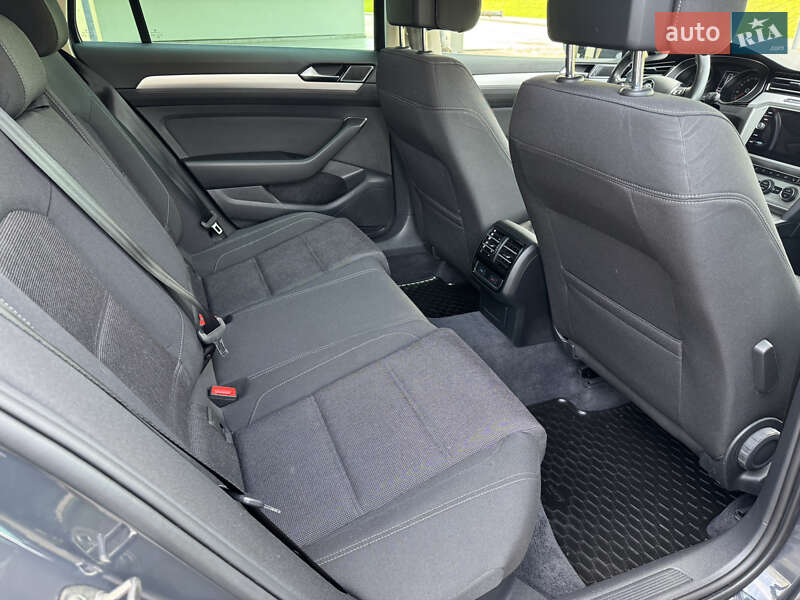 Универсал Volkswagen Passat 2018 в Киеве