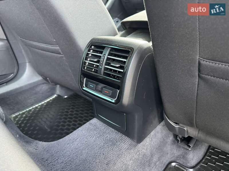 Универсал Volkswagen Passat 2018 в Киеве