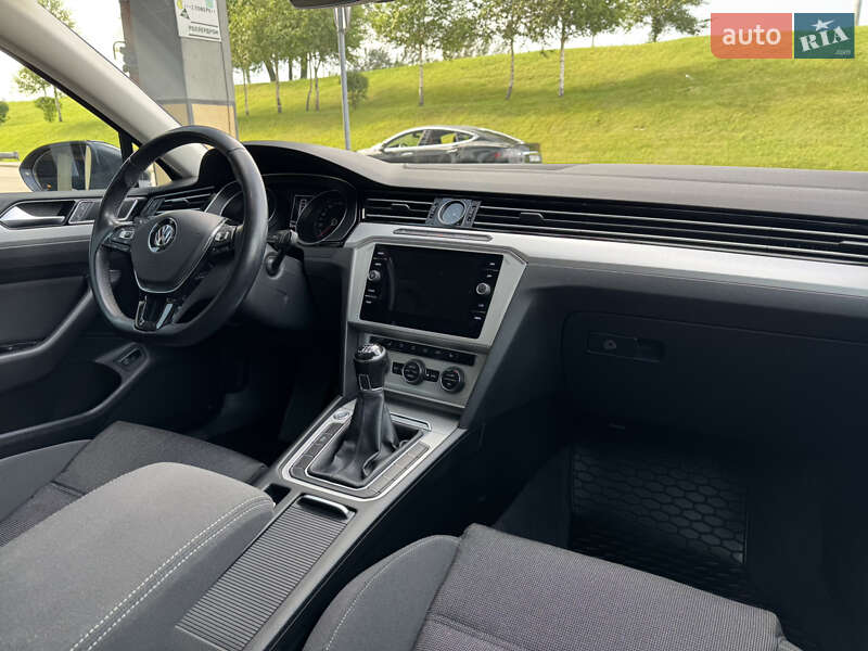 Универсал Volkswagen Passat 2018 в Киеве