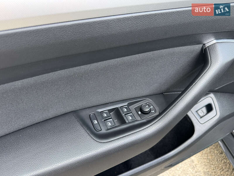 Универсал Volkswagen Passat 2018 в Киеве