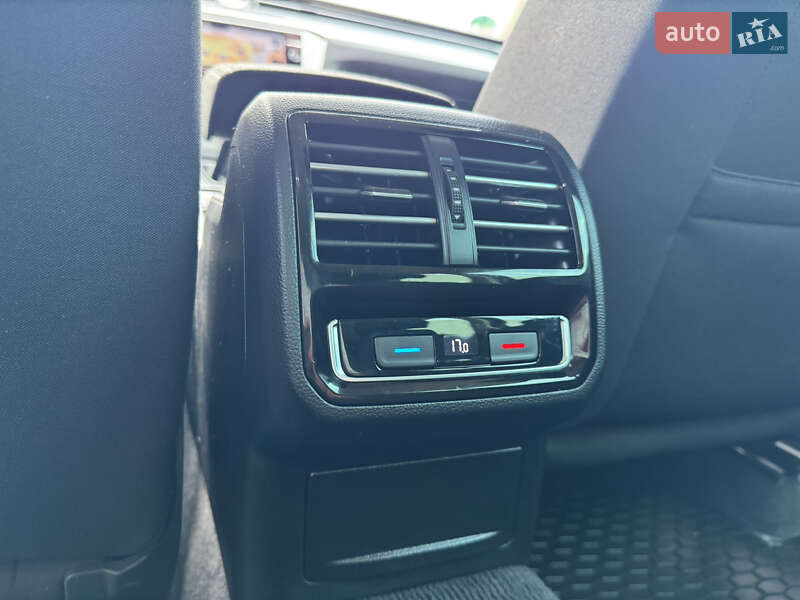 Универсал Volkswagen Passat 2018 в Киеве