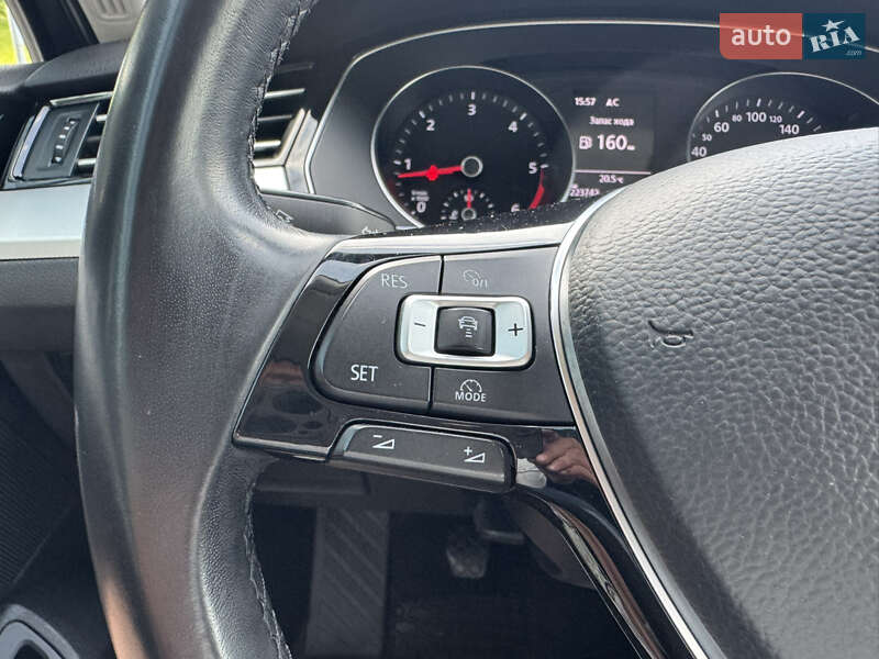 Универсал Volkswagen Passat 2018 в Киеве