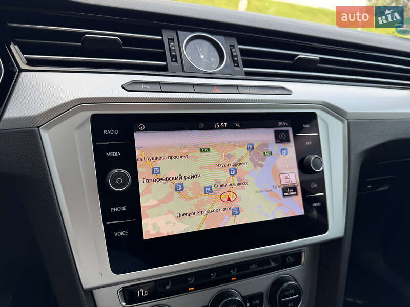 Универсал Volkswagen Passat 2018 в Киеве