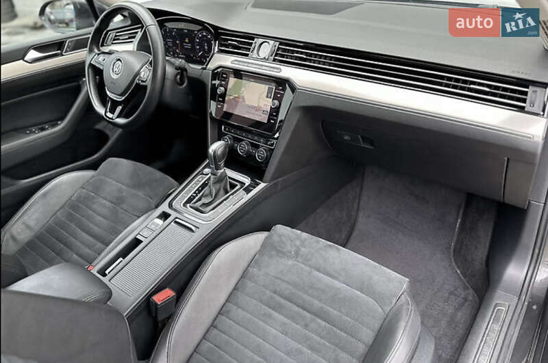Седан Volkswagen Passat 2018 в Ужгороде