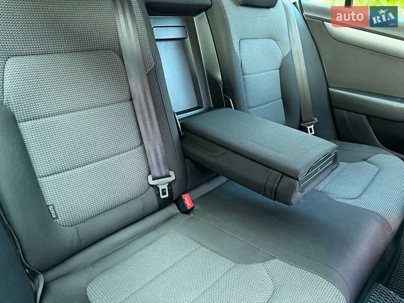 Седан Volkswagen Passat 2011 в Дніпрі