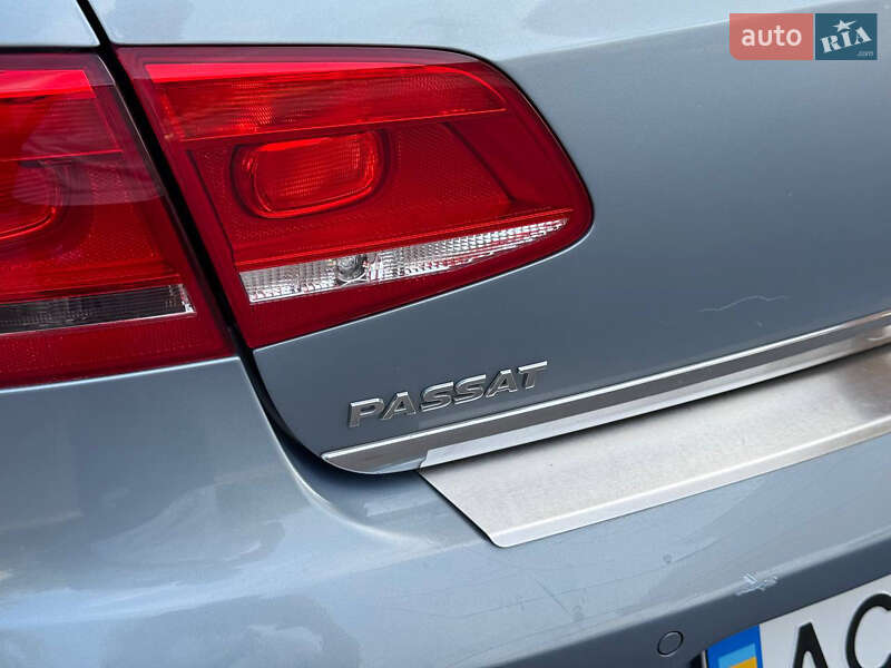 Седан Volkswagen Passat 2011 в Дніпрі