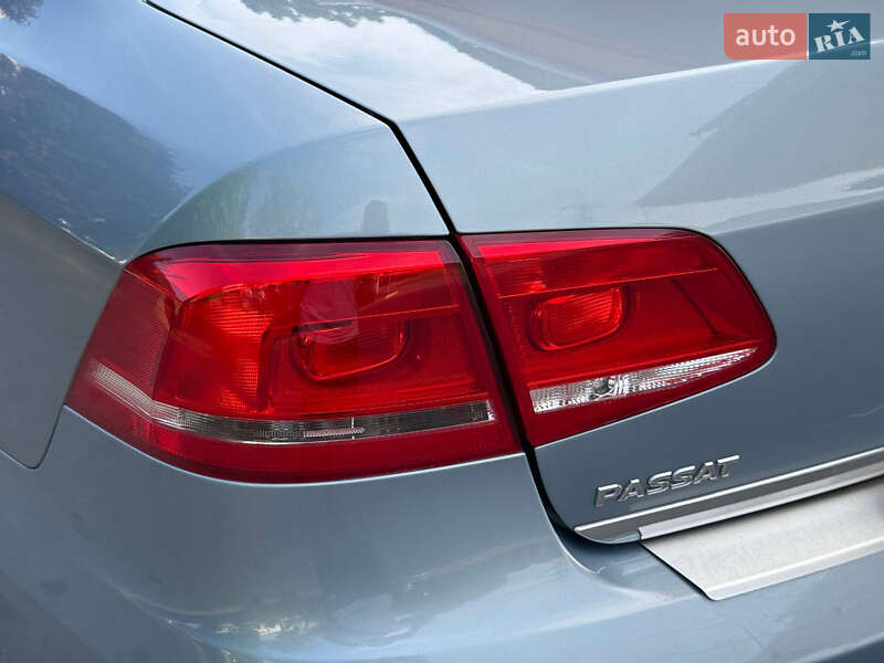 Седан Volkswagen Passat 2011 в Дніпрі
