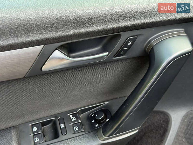 Седан Volkswagen Passat 2011 в Дніпрі