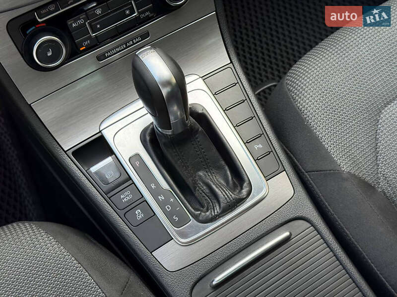 Седан Volkswagen Passat 2011 в Дніпрі