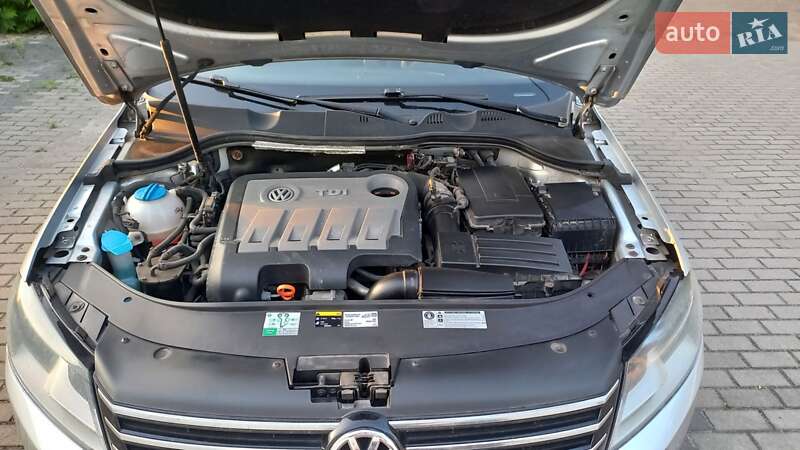 Універсал Volkswagen Passat 2012 в Львові