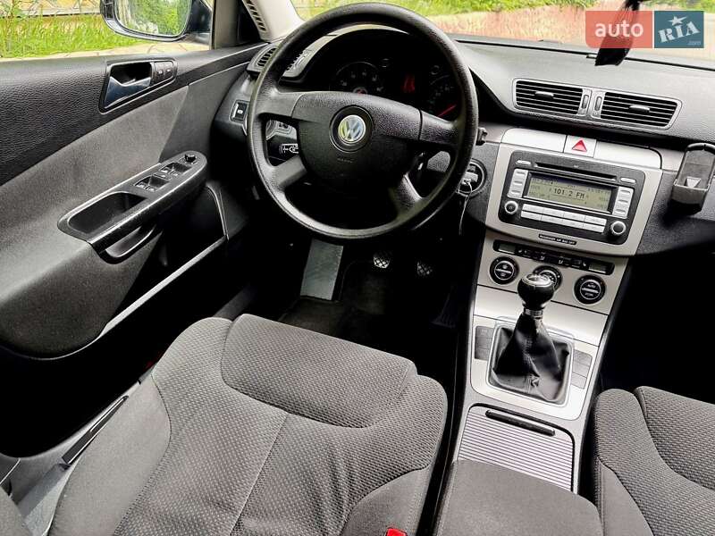 Універсал Volkswagen Passat 2005 в Хмельницькому