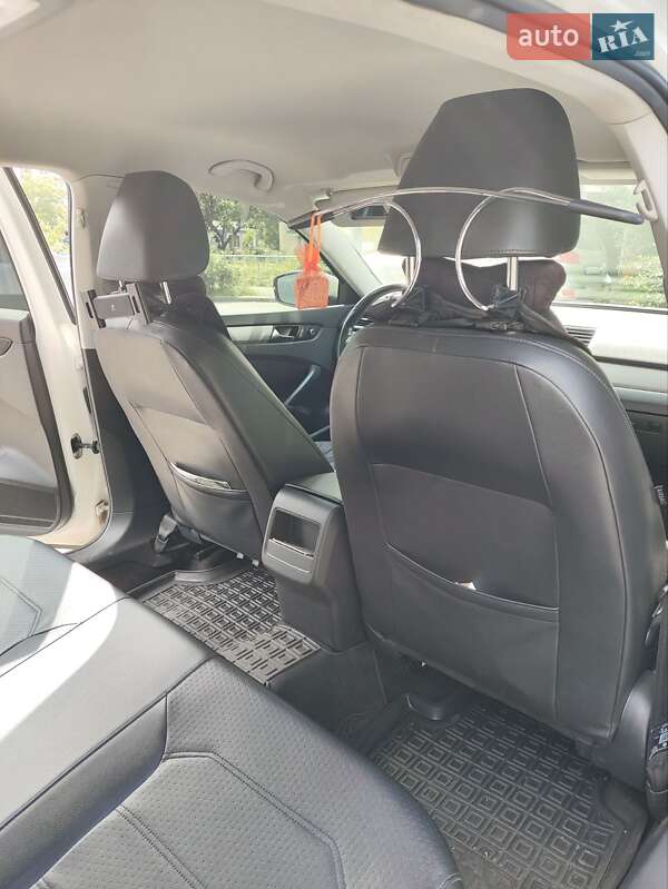 Седан Volkswagen Passat 2014 в Києві
