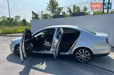 Седан Volkswagen Passat 2005 в 