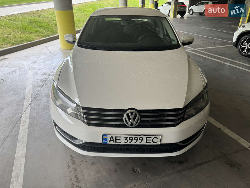 Седан Volkswagen Passat 2013 в Львове