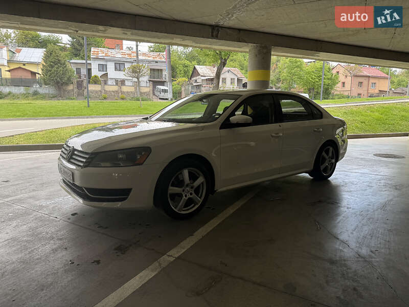 Седан Volkswagen Passat 2013 в Львове