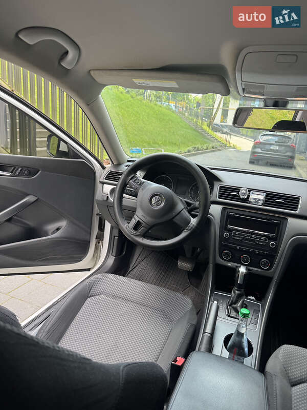 Седан Volkswagen Passat 2013 в Львове