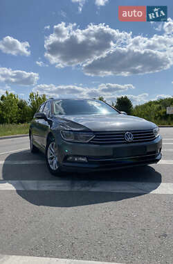 Универсал Volkswagen Passat 2016 в Хмельницком