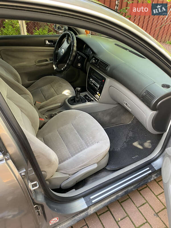 Универсал Volkswagen Passat 2002 в Житомире