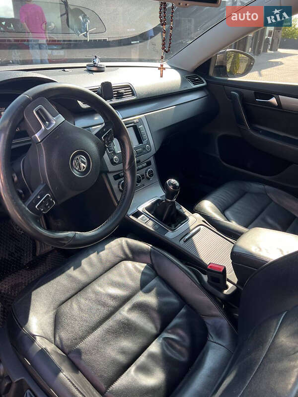 Седан Volkswagen Passat 2013 в Львове