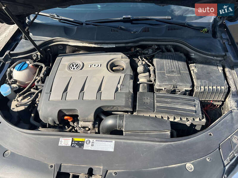 Седан Volkswagen Passat 2013 в Львове