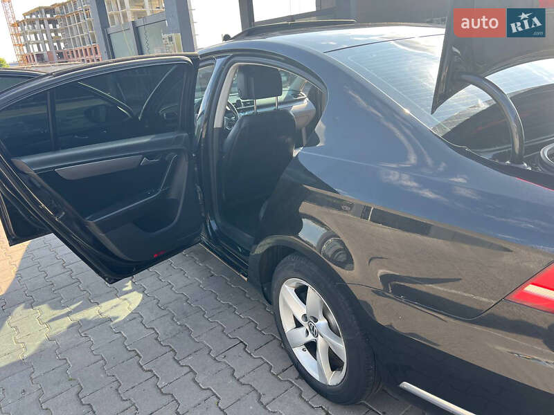 Седан Volkswagen Passat 2013 в Львове