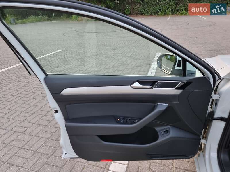 Универсал Volkswagen Passat 2015 в Киеве