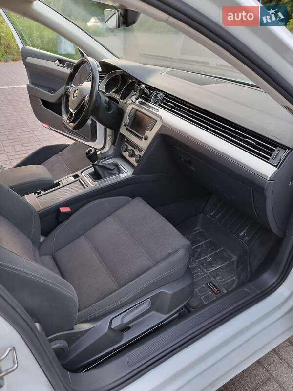 Универсал Volkswagen Passat 2015 в Киеве