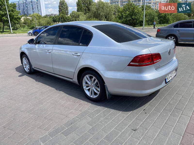 Седан Volkswagen Passat 2011 в Киеве