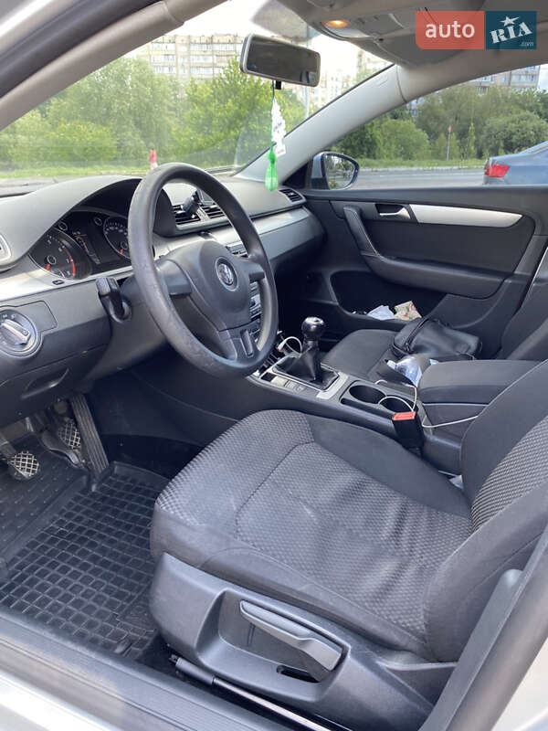 Седан Volkswagen Passat 2011 в Киеве
