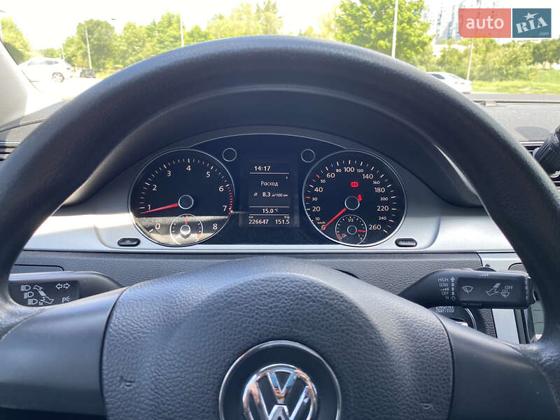 Седан Volkswagen Passat 2011 в Киеве