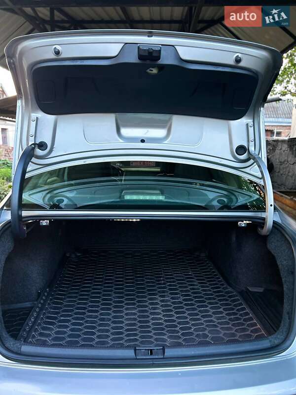 Седан Volkswagen Passat 2012 в Луцке