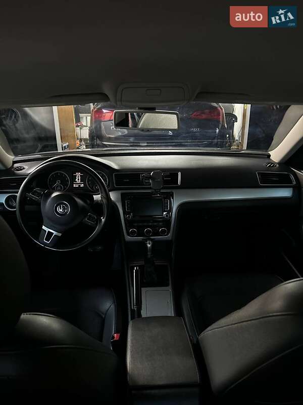 Седан Volkswagen Passat 2012 в Луцке