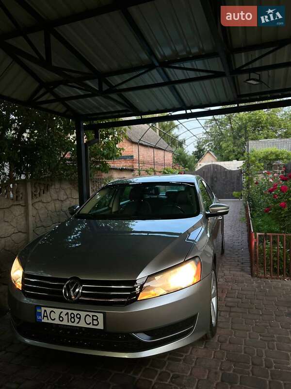 Седан Volkswagen Passat 2012 в Луцке