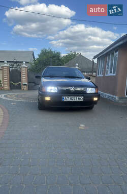 Седан Volkswagen Passat 1993 в 