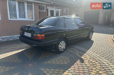 Седан Volkswagen Passat 1993 в 