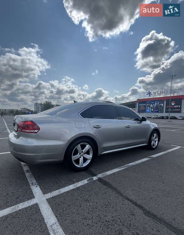 Седан Volkswagen Passat 2012 в Ровно