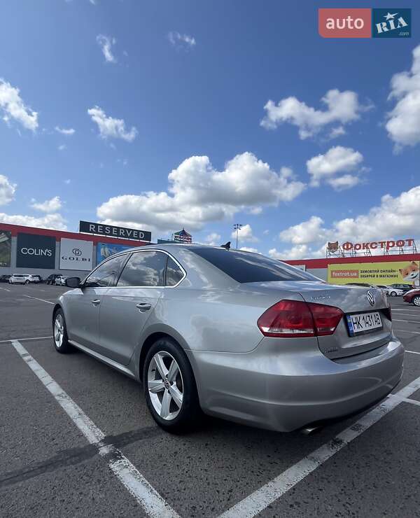 Седан Volkswagen Passat 2012 в Ровно