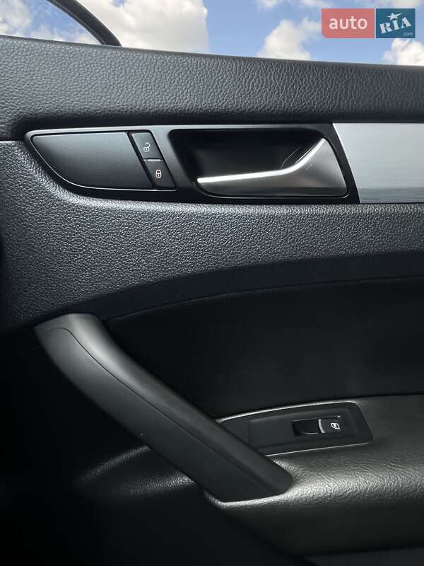 Седан Volkswagen Passat 2012 в Ровно