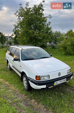 Універсал Volkswagen Passat 1988 в Нововолинську