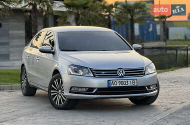 Седан Volkswagen Passat 2012 в Ужгороді