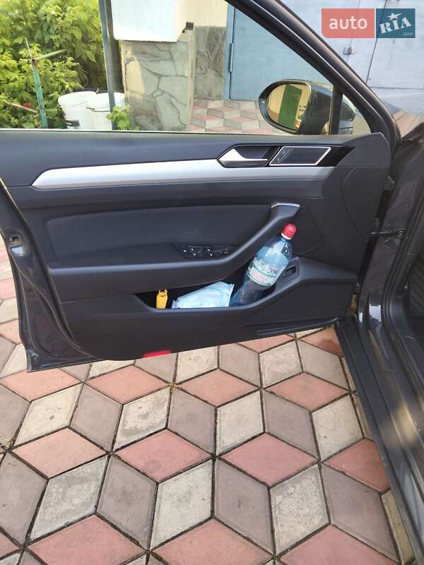 Универсал Volkswagen Passat 2017 в Житомире