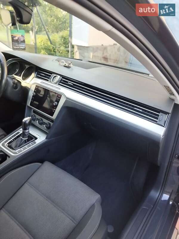 Универсал Volkswagen Passat 2017 в Житомире